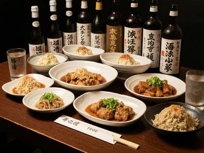 鹿児島の郷土料理と焼酎が並ぶ居酒屋のテーブル
